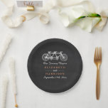Assiettes En Carton Vélo Tandem Sur Mariage Chalkboard<br><div class="desc">Ces assiettes en papier sont parfaites pour tout couple qui planifie une fête mariage romantique. Le design est composé d'un arrière - plan à effet de tableau de bord branché avec un design de moto en tandem mignon. Le simple modèle peut être personnalisé pour votre événement spécial et ferait l'article...</div>