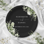 Assiettes En Carton Vert Floral Élégant Mariage noir et blanc<br><div class="desc">Elégante plaque de papier mariage noir et blanc fleuri personnalisée avec vos noms et date spéciale mariage. Conçu par Thisisnotme©</div>