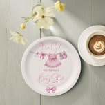 Assiettes En Carton Vêtements rose preppy sur une ligne baby shower pe<br><div class="desc">Vêtements roses preppy sur une ligne baby shower imprimé customisé assiettes papier personnalisées baby shower décoration table mignonne vêtements de petite fille sur une ligne</div>
