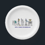 Assiettes En Carton Ville de New York Photographies Hanoukka NYC Chanu<br><div class="desc">Il présente une illustration originale en stylo et en encre de divers monuments de New York "habillés" pour la saison des fêtes. Parfait pour les célébrations Hanoukka.</div>