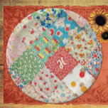 Assiettes En Carton Vintage Quilt Pattern Paper Plate<br><div class="desc">This vintage quilt patterned paper plate is ready for you to personalize with a monogram or other text. Sweet design for a ladies luncheon,  birthday or other special occasion. See matching napkins,  coasters,  giftbag and many other items in this design at www.zazzle.com/patchpourri.</div>