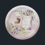 Assiettes En Carton Violets Violets Violets Archés Photo Baptême uniqu<br><div class="desc">Ce design est unique en ce sens qu'il est créé dans les pages d'un livre avec une photo voûtée de votre petit à gauche niché au milieu d'un lit de violettes violettes. Le texte repose sur la page du livre à droite avec une croix de trinité de ton or dans...</div>