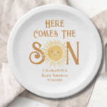 Assiettes En Carton Voici le Baby shower du garçon The Son Sunshine<br><div class="desc">Les plaques en papier baby shower de ce garçon arborent le texte "Here Comes The Son" dans une typographie élégante avec une jolie aquarelle jaune soleil souriant. Facile à personnaliser. Parce que nous créons notre oeuvre,  vous ne trouverez pas cette image exacte d'autres designers. Aquarelle originale © Michele Davies.</div>