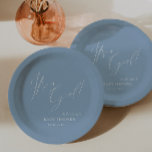 Assiettes En Carton Whimsical Dusty Blue C'est une fille ! Baby shower<br><div class="desc">Présentant notre bleu poussiéreux et lunatique, c'est une fille! Plaques en papier baby shower, parfait pour votre simple fête moderne du printemps ou de l'hiver boho! Cet invitation a une ambiance boho-chic avec une calligraphie élégante et un design minimaliste blanc sur bleu. De plus, il est modifiable, de sorte que...</div>