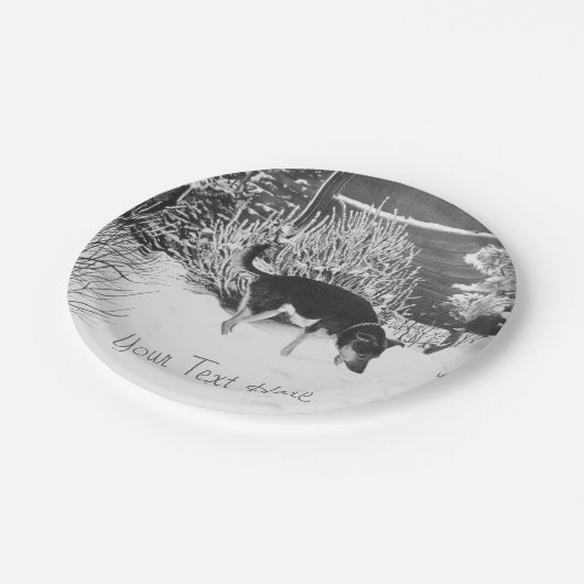Assiettes En Carton Winter snow scene with cute black and tan dog (Angle)