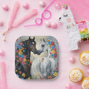 Assiettes en papier avec chevaux encadrés de fleur