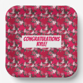 Assiettes en papier avec feuilles d'érable sur fon (Recto)