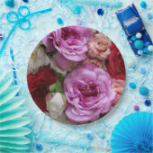 Assiettes en papier fleuries avec des roses et des (Fête)