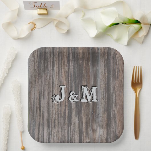 Assiettes en papier imitation bois avec initiales  (Mariage)