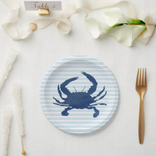 Assiettes en papier rayées avec peinture de crabe