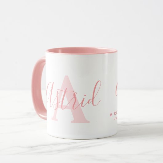 Astrid-naam betekent zachte roze monogram mok (Voorkant links)