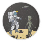 Astronaut en buitenaards keramische knop (Voorkant)
