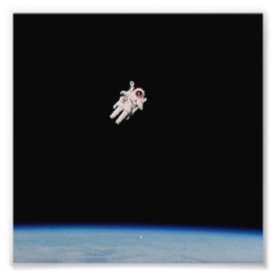 Astronaut Floating in Open Space - NASA - Foto Afdruk