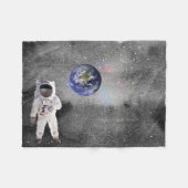 Astronaut in de buitenruimterijaarde fleece deken (Voorkant (Horizontaal))