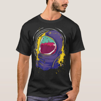 Astronaut in de ruimte met Mack gevuld met vloeiba T-shirt
