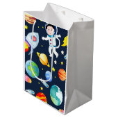 Astronaut in Space Planets and Rockets Pattern Medium Cadeauzakje (Voorkant Gekanteld)