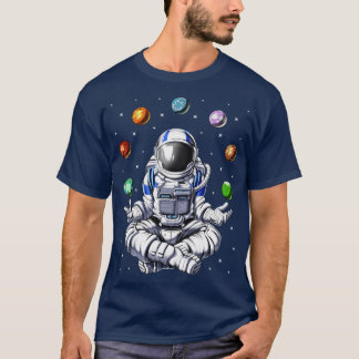 Astronaut jongleert ruimteplaneten t-shirt
