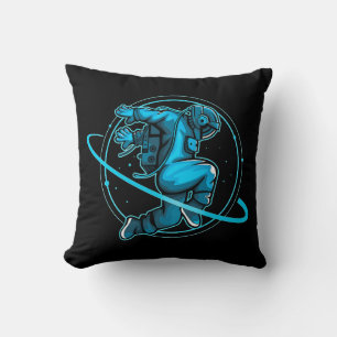 Astronaut Jumping Around Saturn Artwork   Kussen