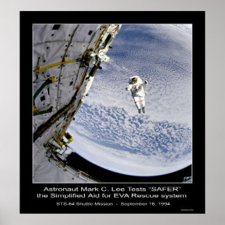 Astronaut Mark C. Lee test het "SAFER"-reddingssys Poster