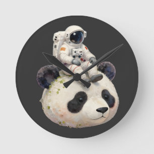 Astronaut op een ruimtepanda surreëel, vreemd en l ronde klok