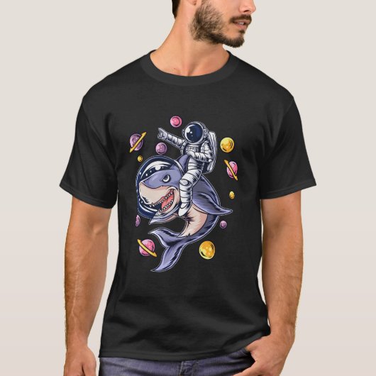 Astronaut Riding Shark In Buitenruimte Verjaardags T-shirt (Voorkant)