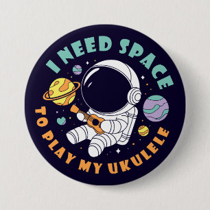 Astronaut speelt ukelele in de ruimte ronde button 7,6 cm