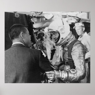 Astronaut ter voorbereiding op opname in de vrijhe poster
