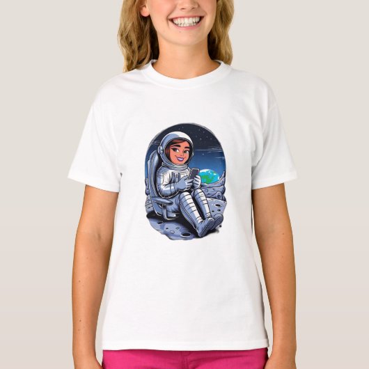 Astronaut zit op de maan en scrolt op een telefoon t-shirt (Voorkant)