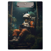 Astronaut zittend op een stoel klembord (Voorkant)