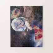 Astronautkat jaagt op een pizza stuk legpuzzel (Verticaal)