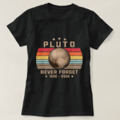 Astronomie Lover Vergeet nooit Pluto Retro A T-shirt (Design voorkant)