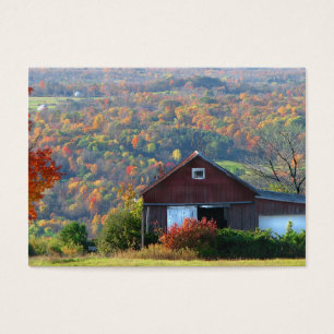 ATC de grange et de collines d'automne