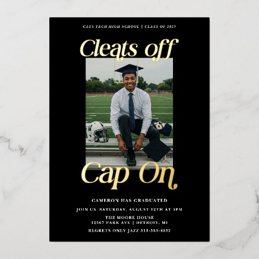 Atleet Afstuderen verwijdert Pet op Folie Uitnodiging (Voorkant)