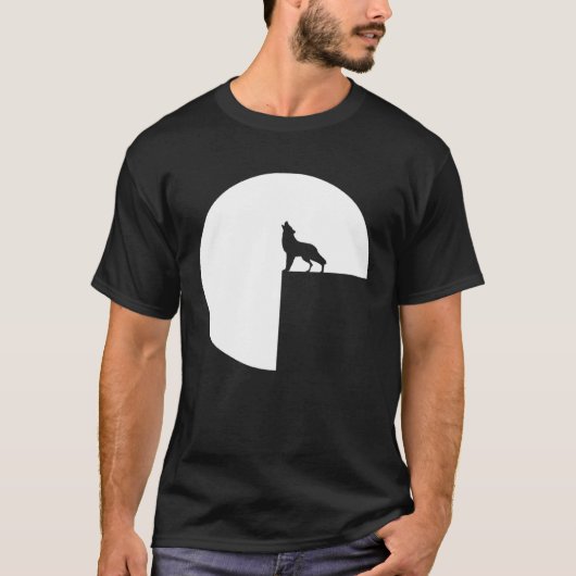 Atmospheric Wolf Howling at the Full Moon  1 T-shirt (Voorkant)