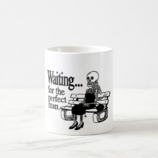 Attente de la tasse parfaite d'homme