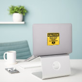 Attentie-Sticker – Waarschuwing voor sociale overb Sticker (Laptop op bureau)