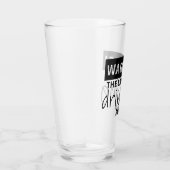 Attention! Les femmes boivent de nouveau du verre (Droite)