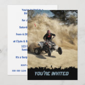 ATV op Dirt Road in Dust Cloud met Edges Kaart (Voorkant / Achterkant)