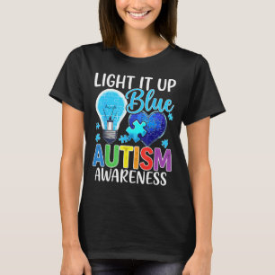 Au-bewustzijn gloeilamp schijnt blauw t-shirt