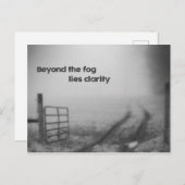 Au-delà du brouillard, la clarté - Carte postale (Devant / Derrière)