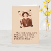 Au-dessus de la carte d'anniversaire de colline (Fleur jaune)