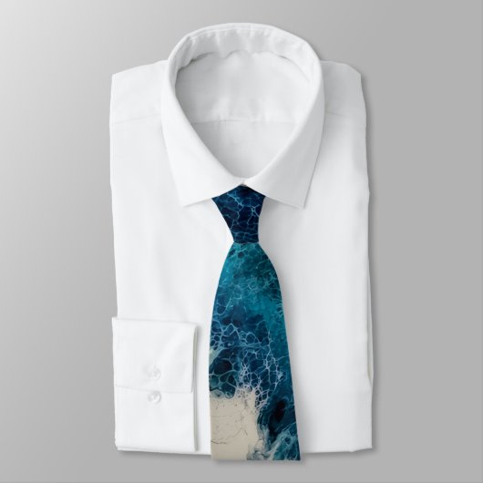 Au-dessus de l'oeuf : Cravate (Attaché)