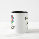 Au-dessus des tasses d'anniversaire de colline et (Centre)