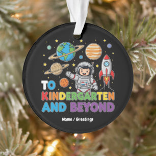 Au jardin d'enfants et au-delà Astronaut Funny Kid
