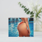 Au Pool Bikini Girl photo carte postale (Debout devant)