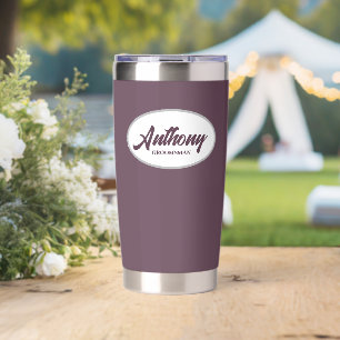 aubergine gestileerde bruiloftsbruidsjonker geïsoleerde drinkbeker