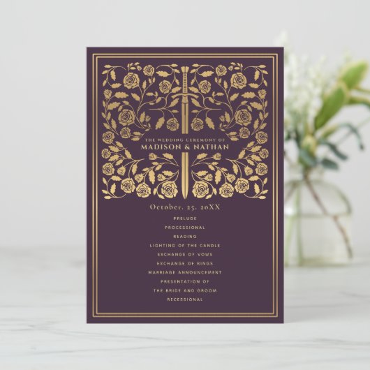 Aubergine Royal Medieval Sword Wedding Program Programma (Staand voorkant)