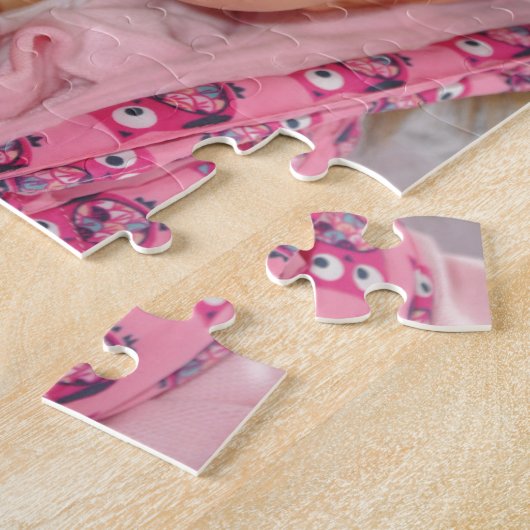 Aubrey sur un puzzle (Côté)