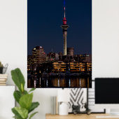 Auckland night light, Sky Tower, Poster (Thuiskantoor)