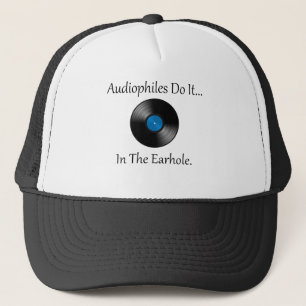 Audiophiles Doen Het... In De Oorholte. Trucker Pet